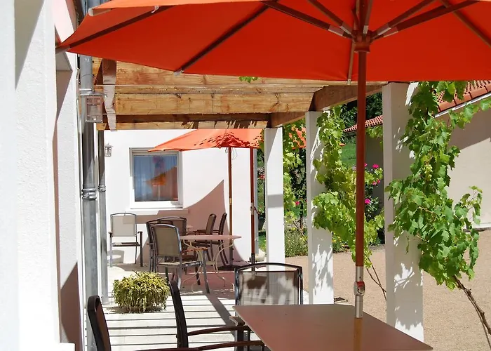 Les Terrasses De Castelmerle
